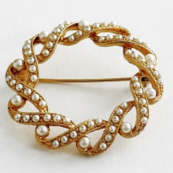 Vintage Gold Tone & Faux Pearl Wreath Brooch by Marcel Boucher Brooch - Picture 16 of 16